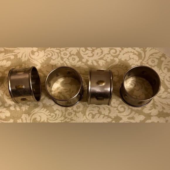 Napkin Rings | hammered silver | Set of 4 | Pre-Owned Condition - Picture 1 of 2